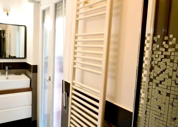 5 Min To Mirti Metro Cozy Apartment *