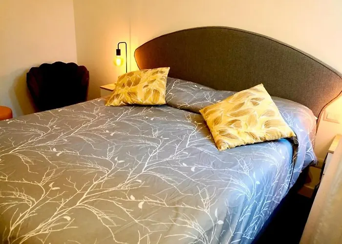 Apartment 5 Min To Mirti Metro Cozy *